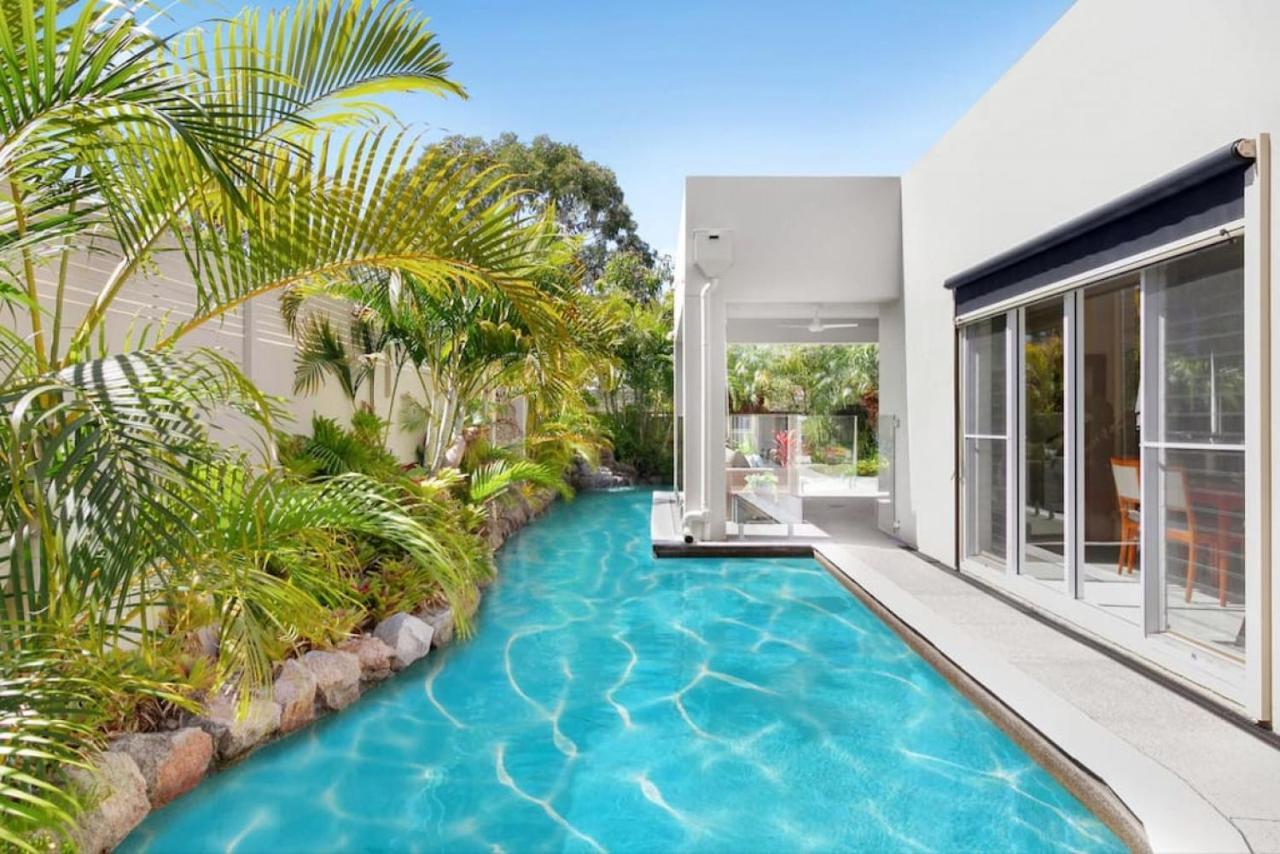 Luxury Resort Style Villa Pool By Custom Bnb Hosting Pelican Waters Exterior photo